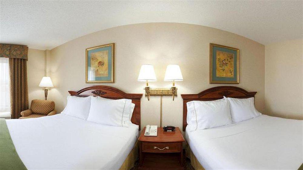 Holiday Inn Express Hotel & Suites Meadowlands Area By Ihg Carlstadt Eksteriør billede