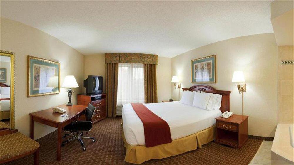 Holiday Inn Express Hotel & Suites Meadowlands Area By Ihg Carlstadt Eksteriør billede