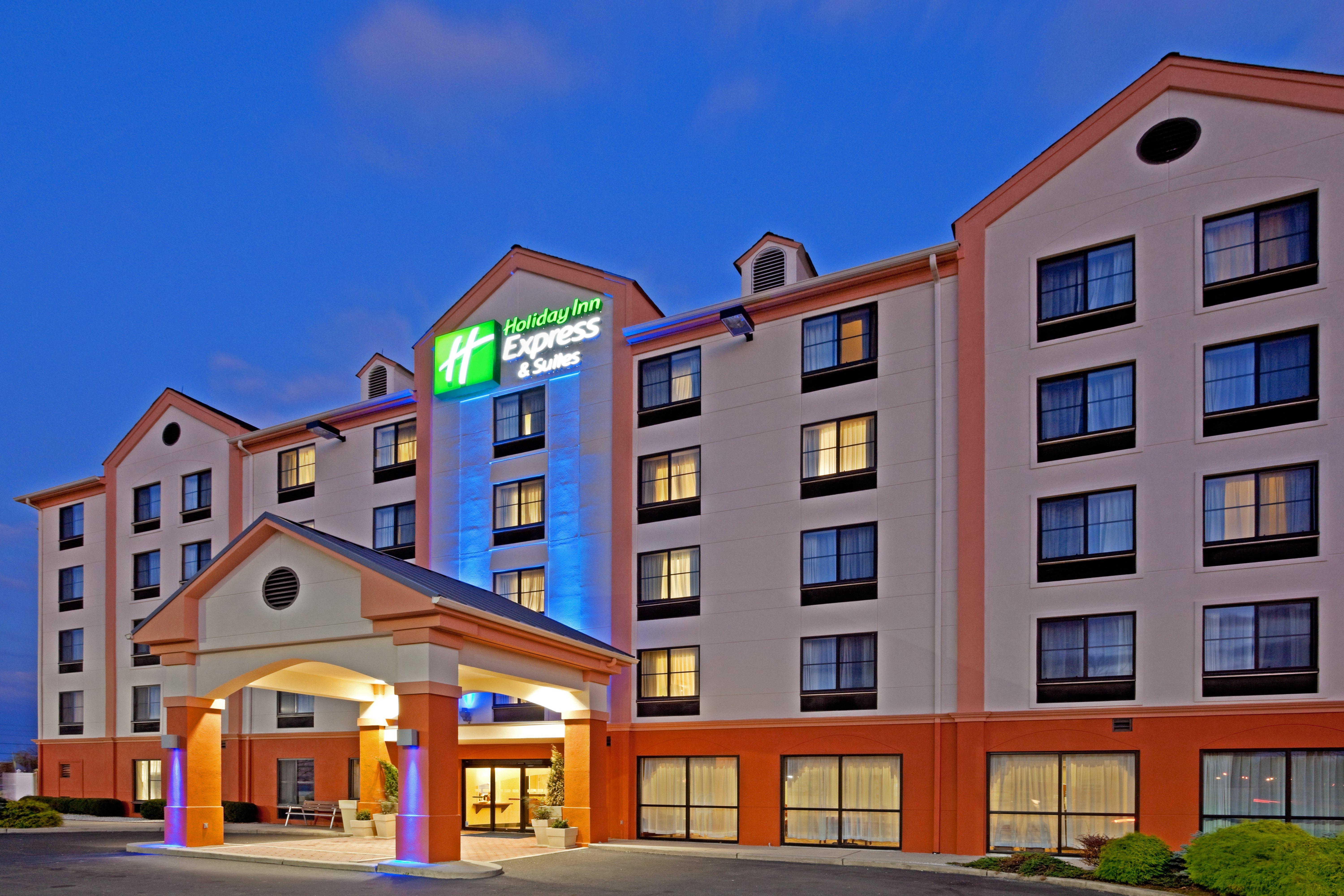 Holiday Inn Express Hotel & Suites Meadowlands Area By Ihg Carlstadt Eksteriør billede
