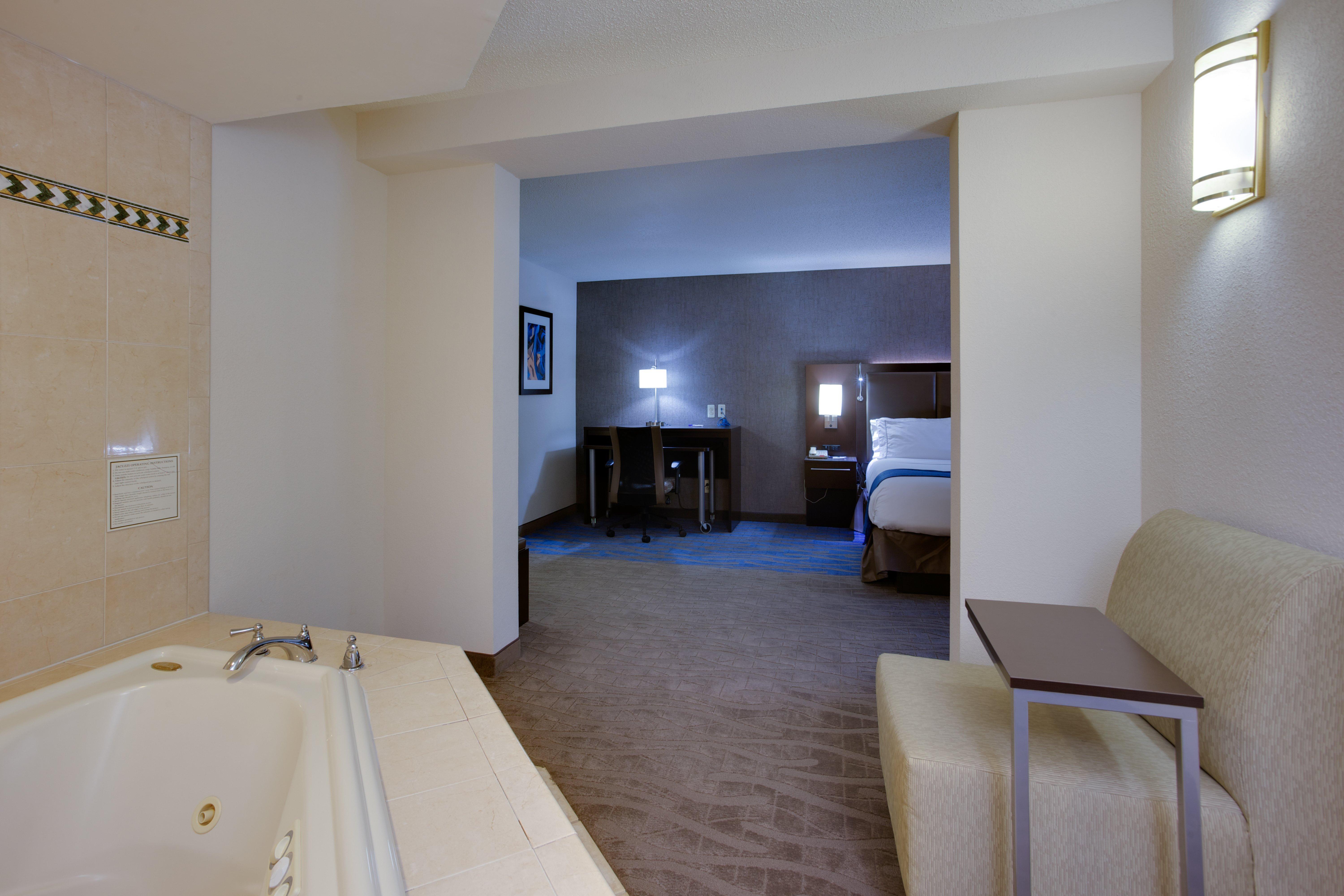 Holiday Inn Express Hotel & Suites Meadowlands Area By Ihg Carlstadt Eksteriør billede
