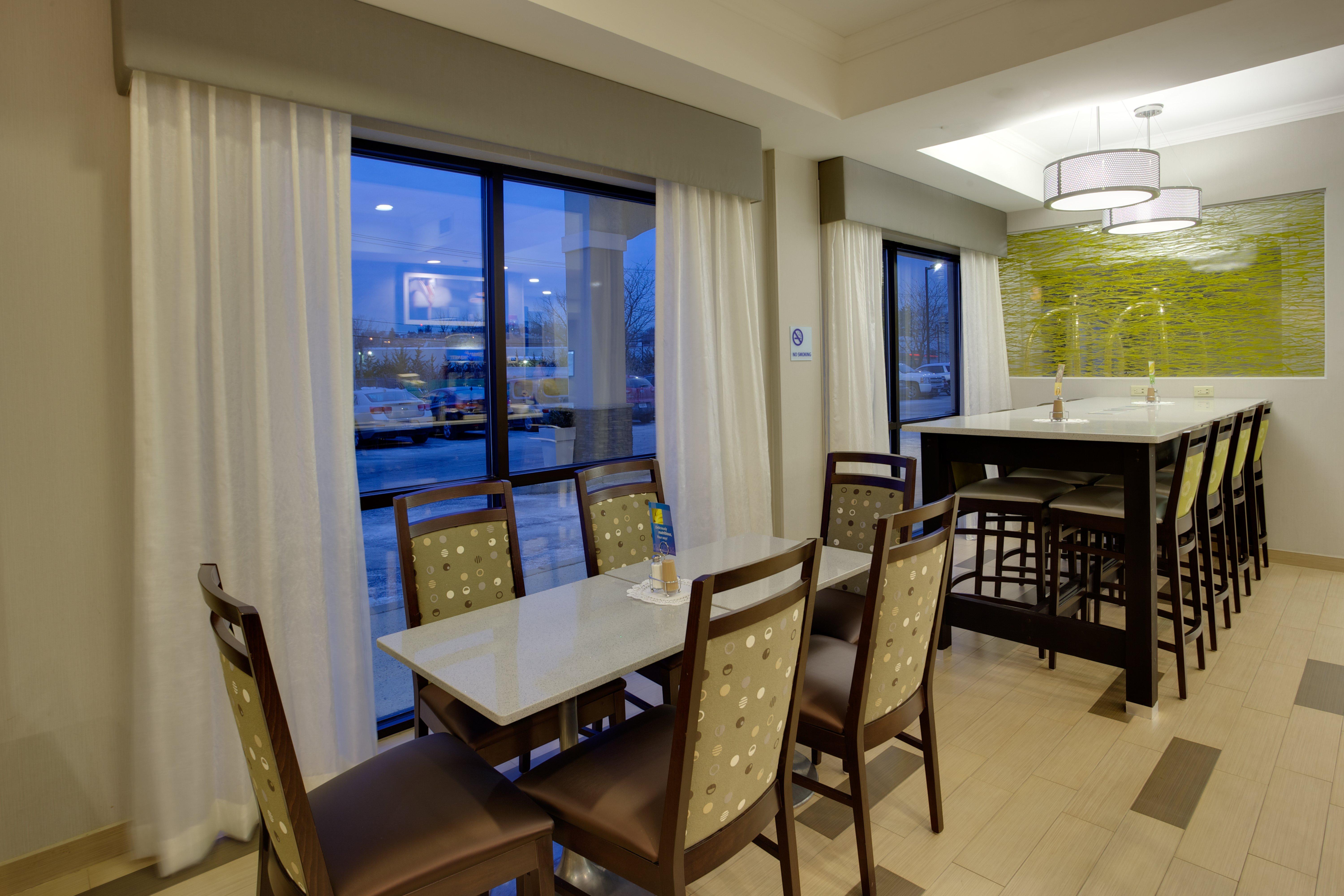 Holiday Inn Express Hotel & Suites Meadowlands Area By Ihg Carlstadt Eksteriør billede
