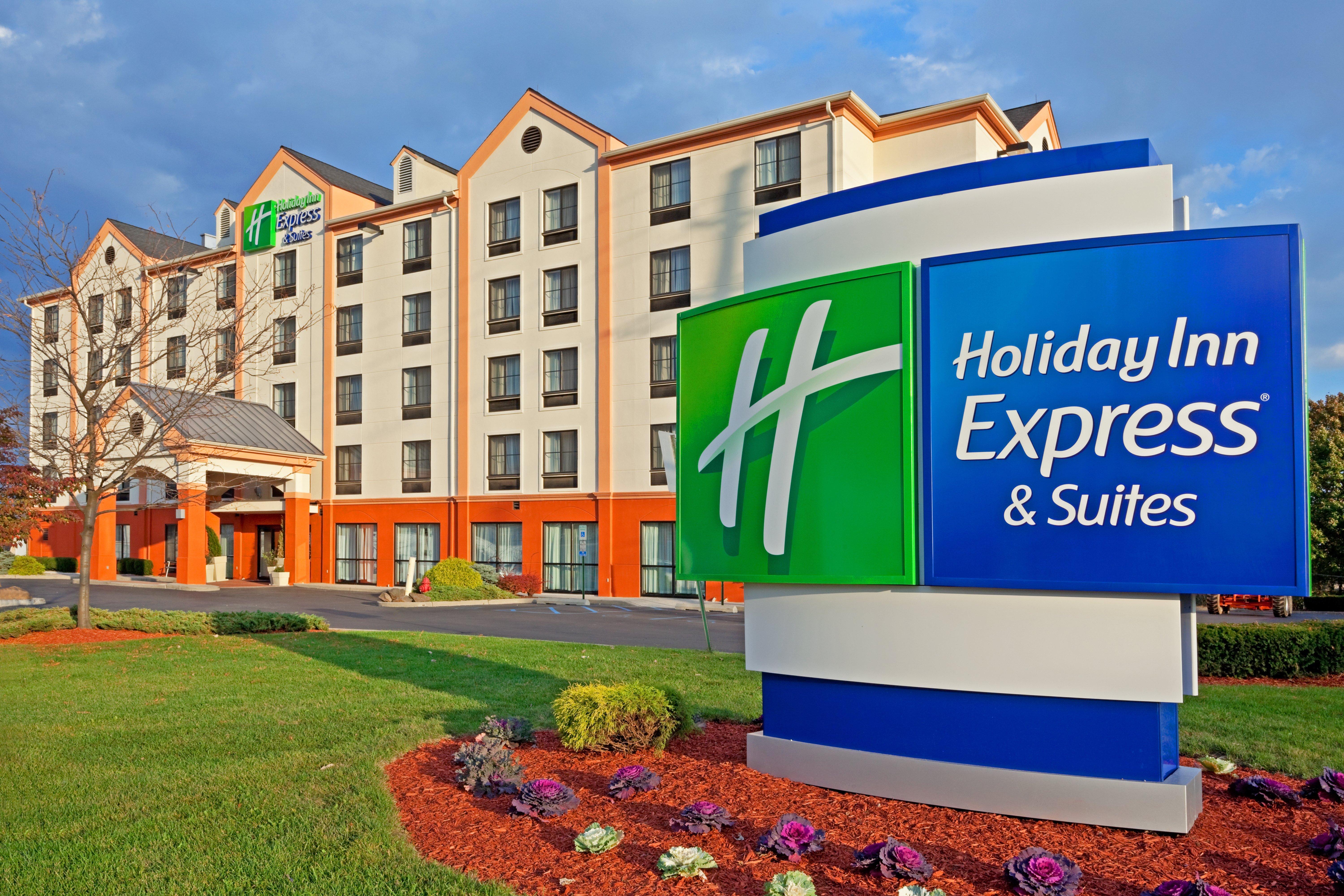Holiday Inn Express Hotel & Suites Meadowlands Area By Ihg Carlstadt Eksteriør billede