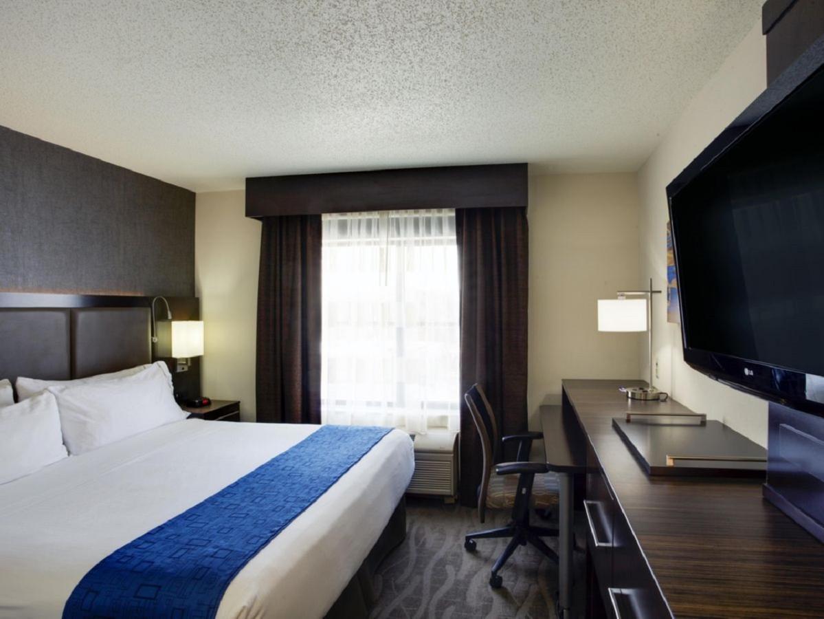 Holiday Inn Express Hotel & Suites Meadowlands Area By Ihg Carlstadt Eksteriør billede